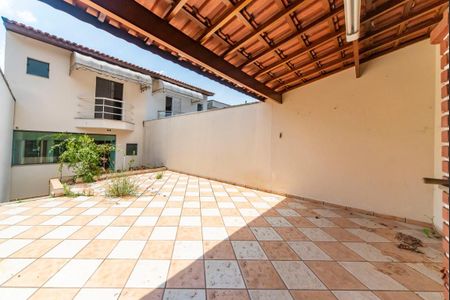 Casa à venda com 286m², 4 quartos e 4 vagasQuintal Fundos 