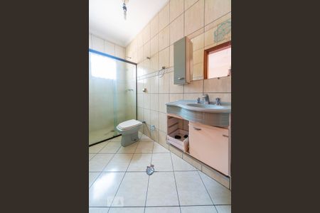 Casa à venda com 286m², 4 quartos e 4 vagasBanheiro do Quarto 1