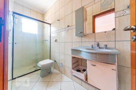 Casa à venda com 286m², 4 quartos e 4 vagasBanheiro do Quarto 1