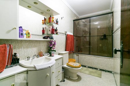 Casa à venda com 270m², 3 quartos e 5 vagasBanheiro da Suíte