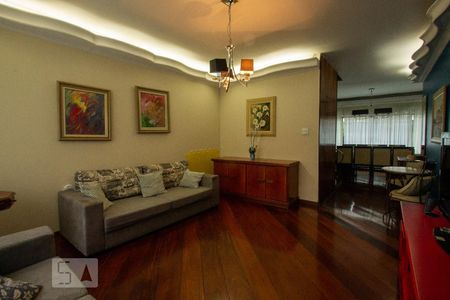 Casa à venda com 217m², 4 quartos e 4 vagasSala de Estar