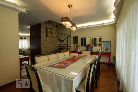 Casa à venda com 217m², 4 quartos e 4 vagasSala de Jantar