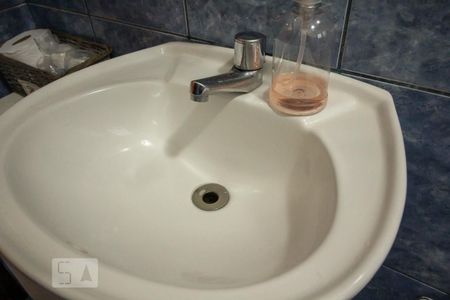Casa à venda com 200m², 4 quartos e 2 vagas Casa à venda com 200m², 4 quartos e 2 vagasBanheiro