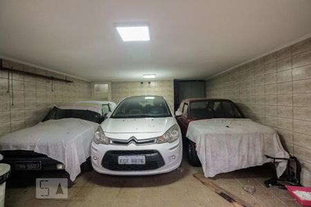 Casa à venda com 247m², 4 quartos e 3 vagas Casa à venda com 247m², 4 quartos e 3 vagasGaragem