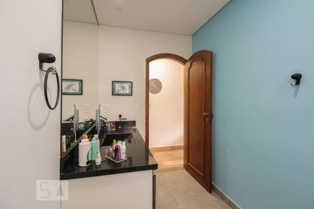 Casa à venda com 247m², 4 quartos e 3 vagas Casa à venda com 247m², 4 quartos e 3 vagasBanheiro Suíte