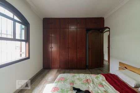 Casa à venda com 247m², 4 quartos e 3 vagas Casa à venda com 247m², 4 quartos e 3 vagasQuarto 1