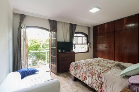 Casa à venda com 247m², 4 quartos e 3 vagas Casa à venda com 247m², 4 quartos e 3 vagasSuíte