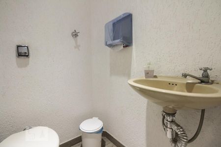 Casa à venda com 247m², 4 quartos e 3 vagas Casa à venda com 247m², 4 quartos e 3 vagasBanheiro Suíte externa