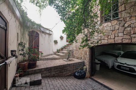 Casa à venda com 247m², 4 quartos e 3 vagas Casa à venda com 247m², 4 quartos e 3 vagasEntrada