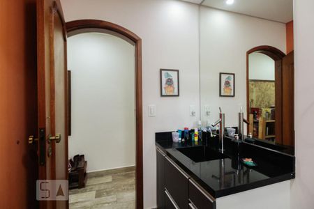 Casa à venda com 247m², 4 quartos e 3 vagas Casa à venda com 247m², 4 quartos e 3 vagasBanheiro Social 2