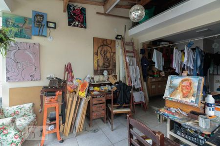 Casa à venda com 247m², 4 quartos e 3 vagas Casa à venda com 247m², 4 quartos e 3 vagasÁrea de serviço