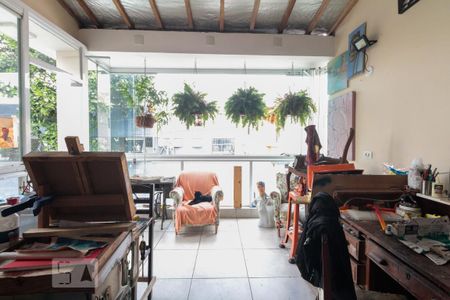 Casa à venda com 247m², 4 quartos e 3 vagas Casa à venda com 247m², 4 quartos e 3 vagasÁrea de serviço