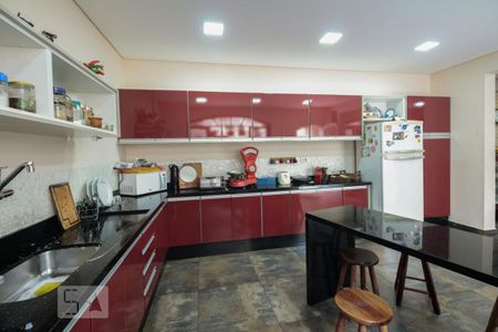 Casa à venda com 247m², 4 quartos e 3 vagas Casa à venda com 247m², 4 quartos e 3 vagasCozinha