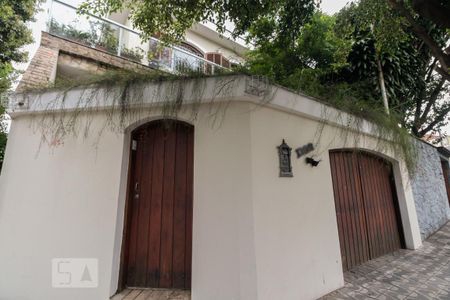 Casa à venda com 247m², 4 quartos e 3 vagas Casa à venda com 247m², 4 quartos e 3 vagasFachada