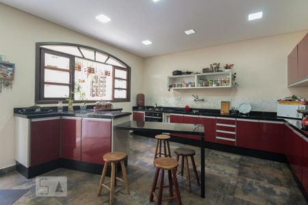 Casa à venda com 247m², 4 quartos e 3 vagas Casa à venda com 247m², 4 quartos e 3 vagasCozinha