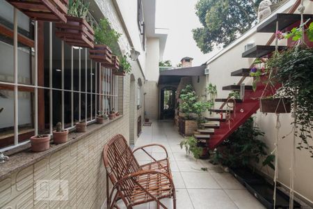 Casa à venda com 247m², 4 quartos e 3 vagas Casa à venda com 247m², 4 quartos e 3 vagasQuintal e Churrasqueira