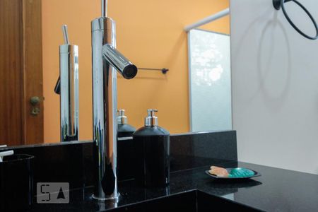 Casa à venda com 247m², 4 quartos e 3 vagas Casa à venda com 247m², 4 quartos e 3 vagasBanheiro Social 2