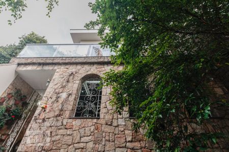 Casa à venda com 247m², 4 quartos e 3 vagas Casa à venda com 247m², 4 quartos e 3 vagasFachada