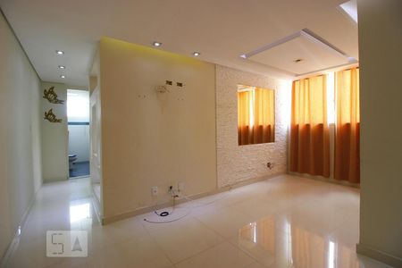 Sala de apartamento à venda com 3 quartos, 70m² em Cidade Antônio Estevão de Carvalho, São Paulo