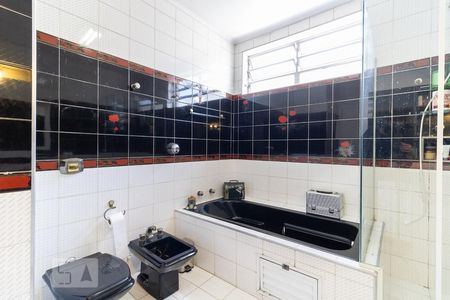 Casa à venda com 300m², 3 quartos e 2 vagas Casa à venda com 300m², 3 quartos e 2 vagasBanheiro da Suíte