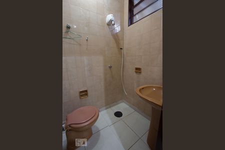 Casa para alugar com 350m², 4 quartos e 2 vagasÁrea de serviço - banheiro