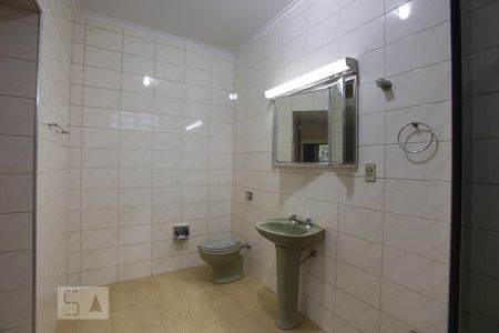 Casa para alugar com 350m², 4 quartos e 2 vagasBanheiro da suíte 2