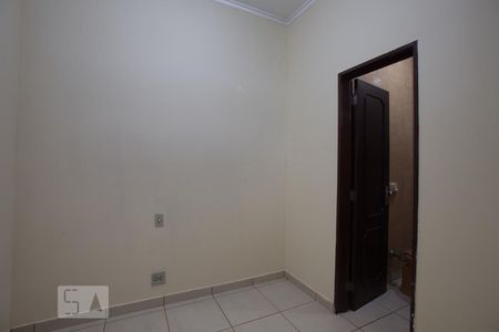 Casa para alugar com 350m², 4 quartos e 2 vagasÁrea de serviço - quarto