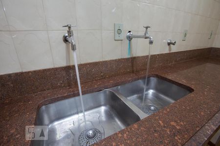 Casa para alugar com 350m², 4 quartos e 2 vagasCozinha - pias