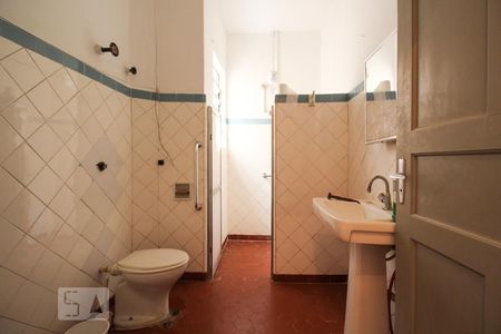 Casa à venda com 200m², 2 quartos e sem vaga Casa à venda com 200m², 2 quartos e sem vagaBanheiro