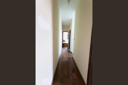 Casa à venda com 190m², 3 quartos e 6 vagas Casa à venda com 190m², 3 quartos e 6 vagasCorredor