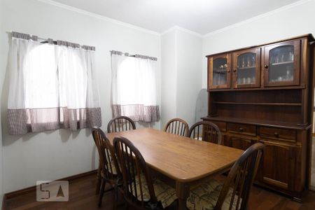 Casa à venda com 190m², 3 quartos e 6 vagas Casa à venda com 190m², 3 quartos e 6 vagasCopa