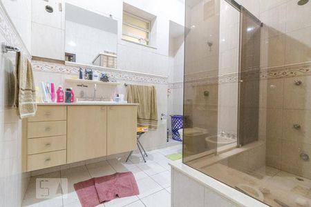 Apartamento à venda com 300m², 4 quartos e 1 vaga Apartamento à venda com 300m², 4 quartos e 1 vagaBanheiro da Suíte 1