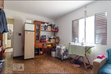 Casa à venda com 210m², 4 quartos e 3 vagas Casa à venda com 210m², 4 quartos e 3 vagasQuarto 4