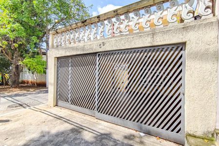 Casa à venda com 210m², 4 quartos e 3 vagas Casa à venda com 210m², 4 quartos e 3 vagasFachada