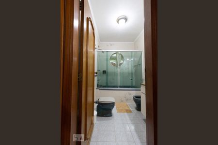 Casa à venda com 330m², 3 quartos e 8 vagas Casa à venda com 330m², 3 quartos e 8 vagasBanheiro suíte 2