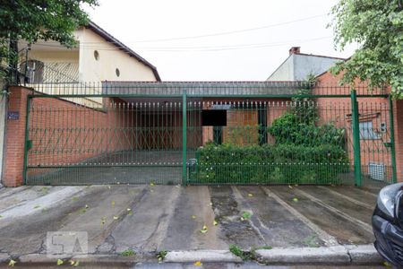 Casa à venda com 330m², 3 quartos e 8 vagas Casa à venda com 330m², 3 quartos e 8 vagasFachada