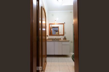 Casa à venda com 330m², 3 quartos e 8 vagas Casa à venda com 330m², 3 quartos e 8 vagasBanheiro suíte 1