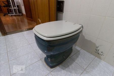 Casa à venda com 330m², 3 quartos e 8 vagas Casa à venda com 330m², 3 quartos e 8 vagasBanheiro suíte 2