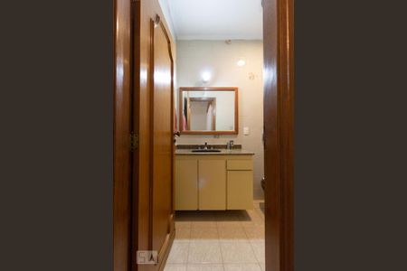 Casa à venda com 330m², 3 quartos e 8 vagas Casa à venda com 330m², 3 quartos e 8 vagasBanheiro suíte 3