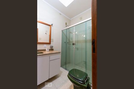 Casa à venda com 330m², 3 quartos e 8 vagas Casa à venda com 330m², 3 quartos e 8 vagasBanheiro suíte 1