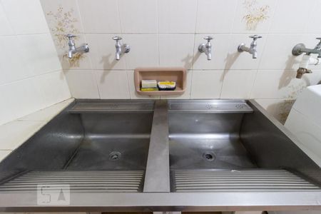 Casa à venda com 330m², 3 quartos e 8 vagas Casa à venda com 330m², 3 quartos e 8 vagasÁrea de serviço