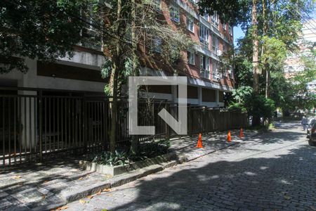 Apartamento à venda com 135m², 3 quartos e 1 vaga Apartamento à venda com 135m², 3 quartos e 1 vagaFachada e portaria