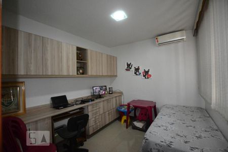 Casa à venda com 250m², 3 quartos e 2 vagasQuarto de Serviço