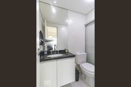 Banheiro Social de kitnet/studio para alugar com 1 quarto, 38m² em Centro, Curitiba