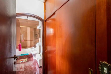 Casa à venda com 360m², 6 quartos e 3 vagas Casa à venda com 360m², 6 quartos e 3 vagasCloset Suíte Casa 1