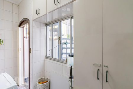 Casa à venda com 360m², 6 quartos e 3 vagas Casa à venda com 360m², 6 quartos e 3 vagasÁrea de Serviço Casa 1