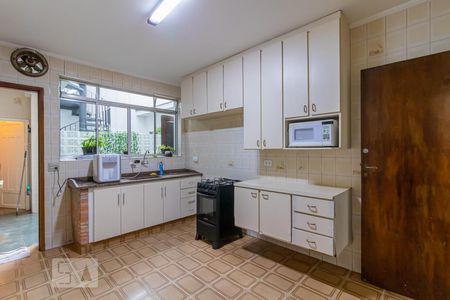 Casa à venda com 360m², 6 quartos e 3 vagas Casa à venda com 360m², 6 quartos e 3 vagasCozinha Casa 2