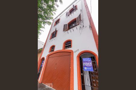 Casa à venda com 360m², 6 quartos e 3 vagas Casa à venda com 360m², 6 quartos e 3 vagasFachada