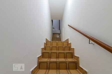 Casa à venda com 360m², 6 quartos e 3 vagas Casa à venda com 360m², 6 quartos e 3 vagasEscada casa 2