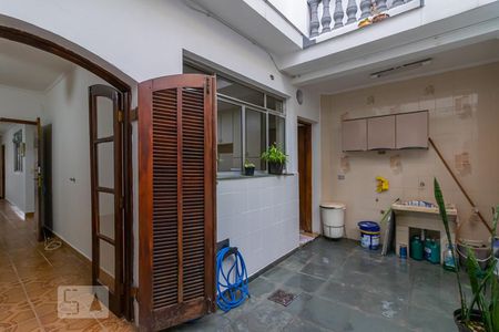 Casa à venda com 360m², 6 quartos e 3 vagas Casa à venda com 360m², 6 quartos e 3 vagasQuintal Casa 2